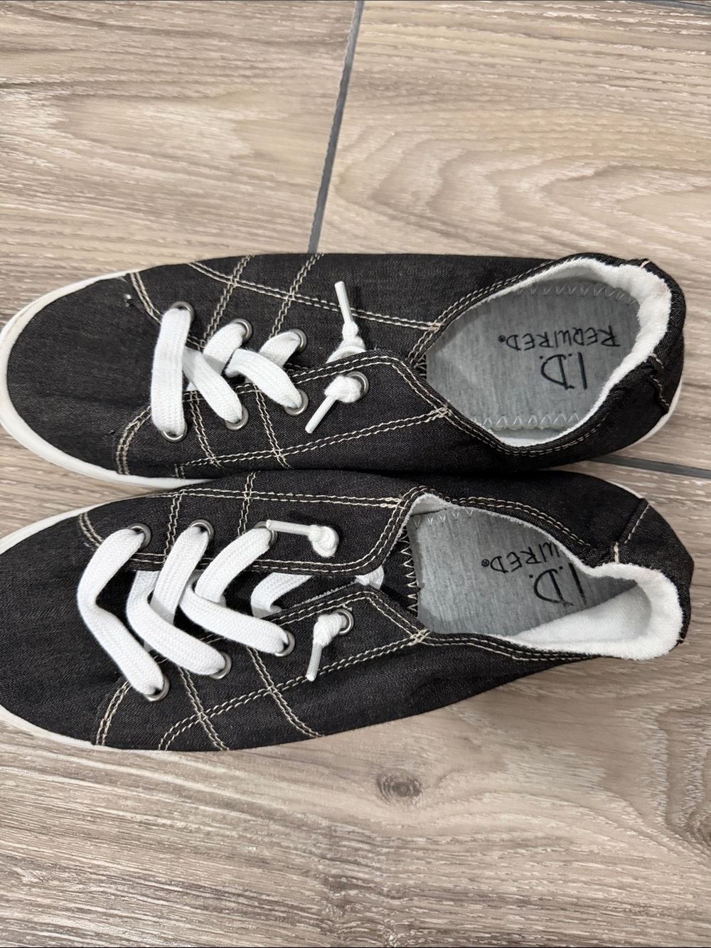 Women Black Canvas Lace-Up Sneakers